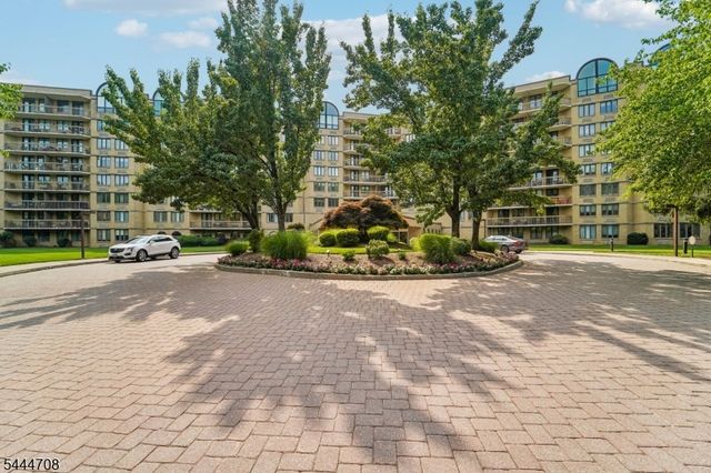 10 Smith Manor Blvd 424, West Orange Twp., NJ 07052