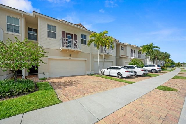 11941 Park Central 0, Royal Palm Beach, FL 33411