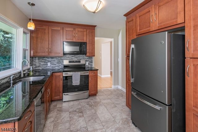 4 Park Ln, Franklin Twp., NJ 08540