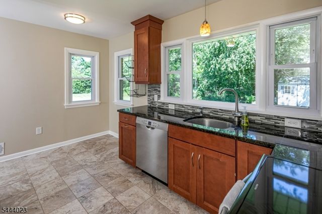 4 Park Ln, Franklin Twp., NJ 08540