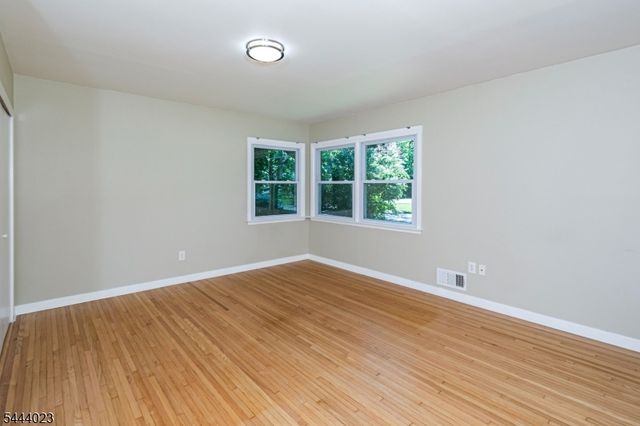 4 Park Ln, Franklin Twp., NJ 08540