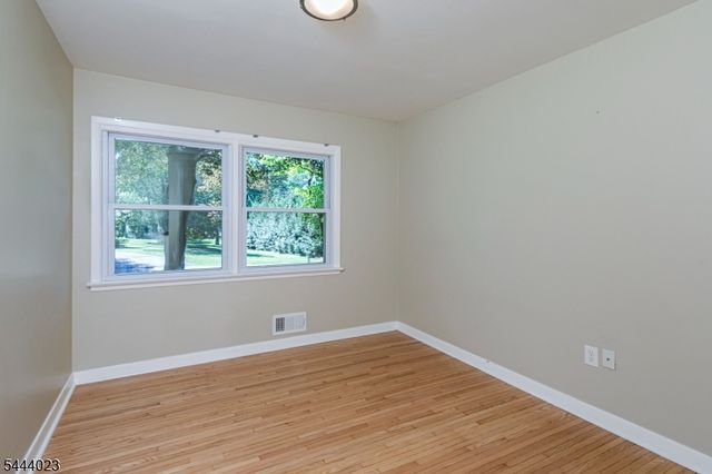4 Park Ln, Franklin Twp., NJ 08540