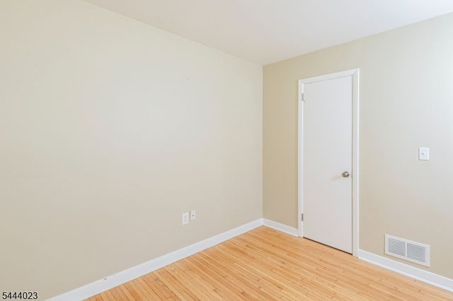 4 Park Ln, Franklin Twp., NJ 08540