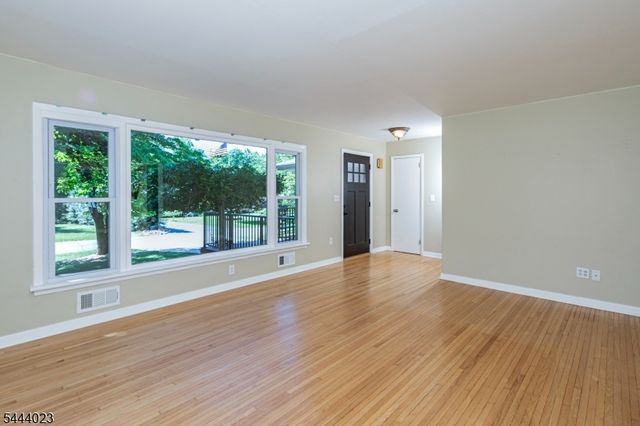 4 Park Ln, Franklin Twp., NJ 08540