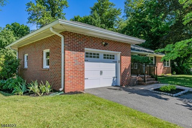 4 Park Ln, Franklin Twp., NJ 08540