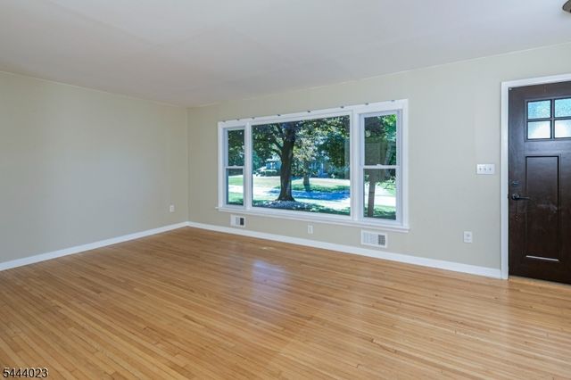 4 Park Ln, Franklin Twp., NJ 08540