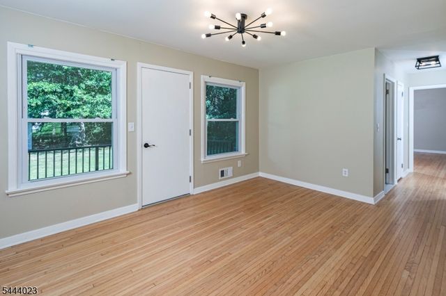 4 Park Ln, Franklin Twp., NJ 08540
