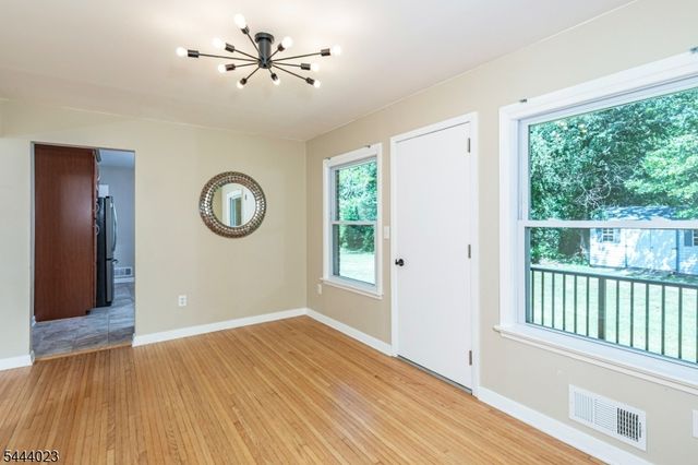 4 Park Ln, Franklin Twp., NJ 08540