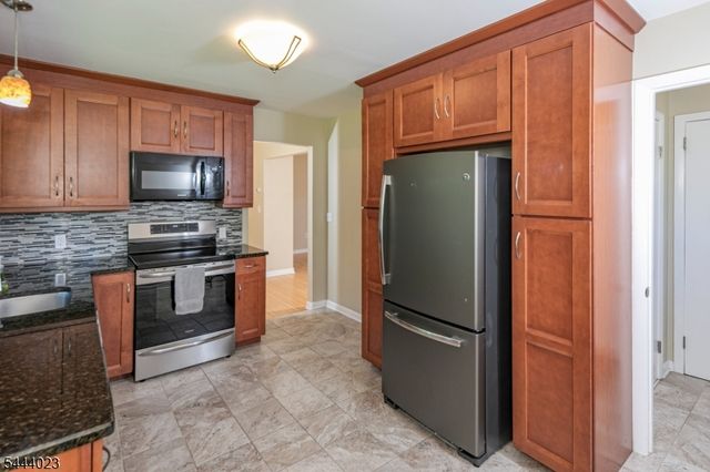 4 Park Ln, Franklin Twp., NJ 08540