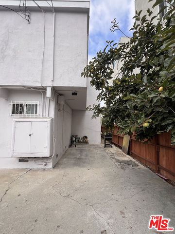 1132 S Oxford Avenue, Los Angeles, CA 90006