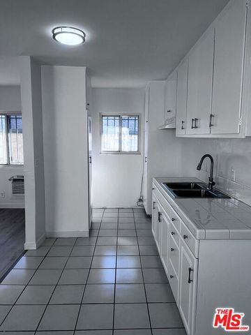 1132 S Oxford Avenue, Los Angeles, CA 90006