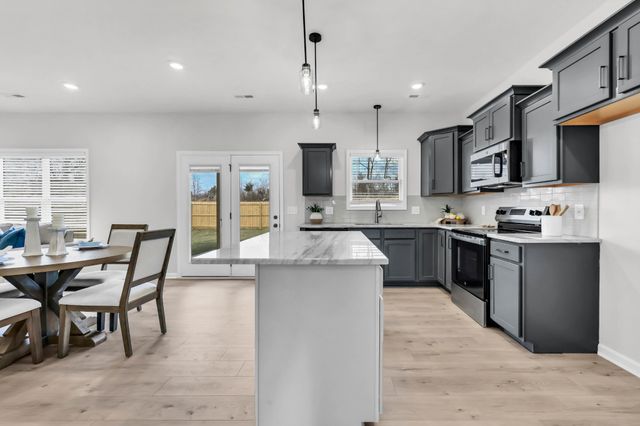 301 Wesson Dr, Clarksville, TN 37043