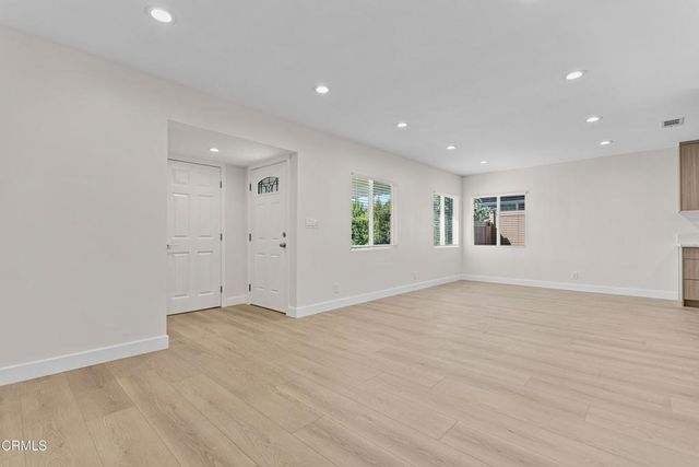 7552 Bloomington Avenue, Burbank, CA 91504