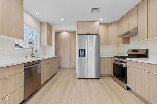 7552 Bloomington Avenue, Burbank, CA 91504