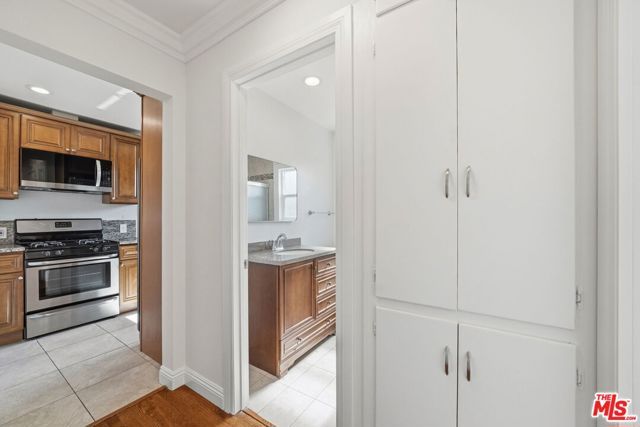 1321 Orange Grove Avenue, Glendale, CA 91205