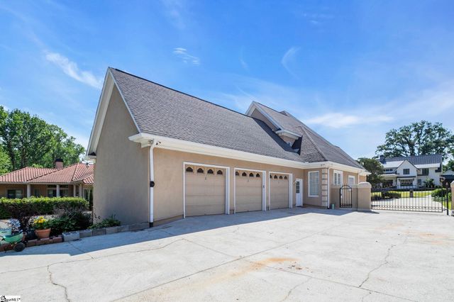 11 Country Squire Court, Greenville, SC 29615