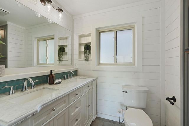 2539 E Woodson Rd, Acampo, CA 95220