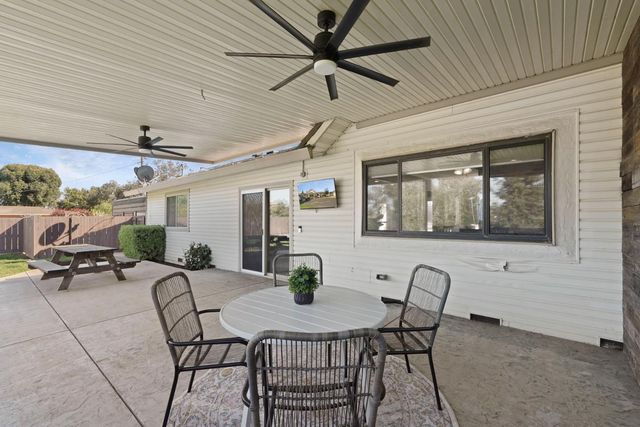 2539 E Woodson Rd, Acampo, CA 95220