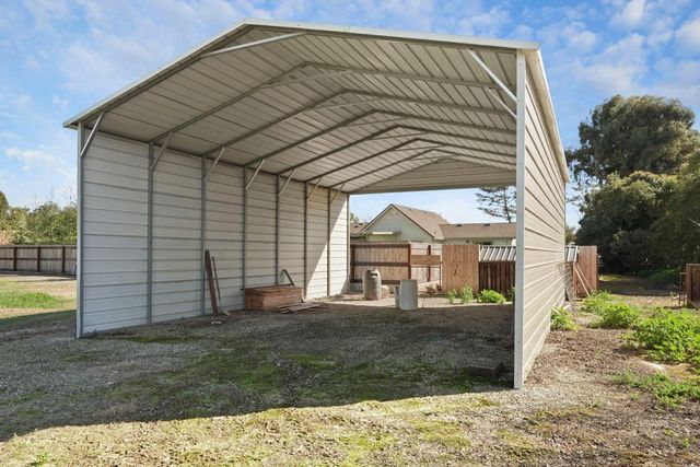 2539 E Woodson Rd, Acampo, CA 95220