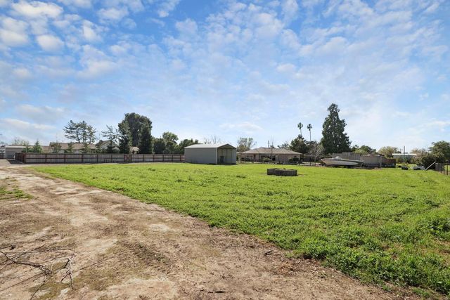 2539 E Woodson Rd, Acampo, CA 95220