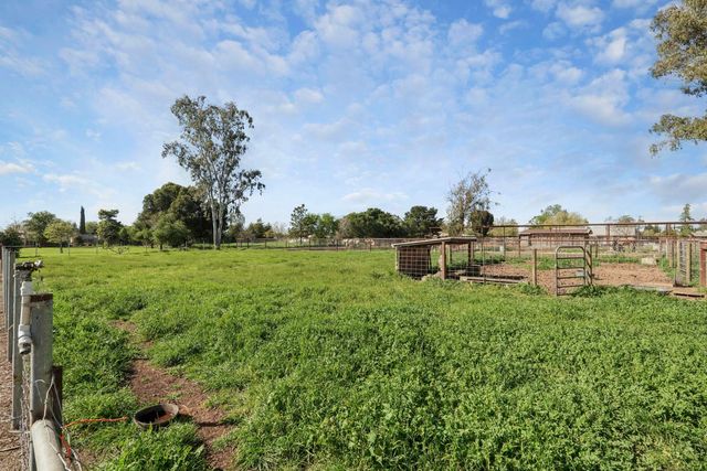 2539 E Woodson Rd, Acampo, CA 95220