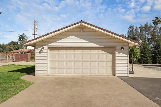 2539 E Woodson Rd, Acampo, CA 95220