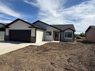 652 EAGLE CT, Box Elder, SD 57719