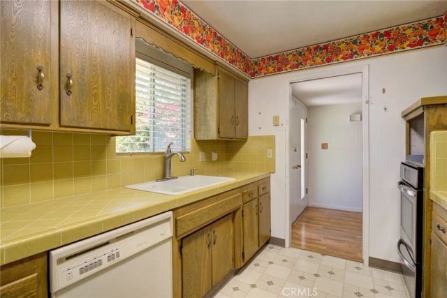 907 E El Camino, Santa Maria, CA 93454