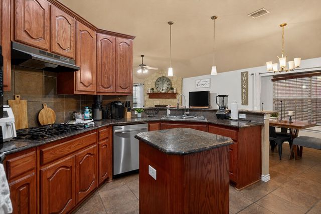 1217 Yukon Drive, Glenn Heights, TX 75154