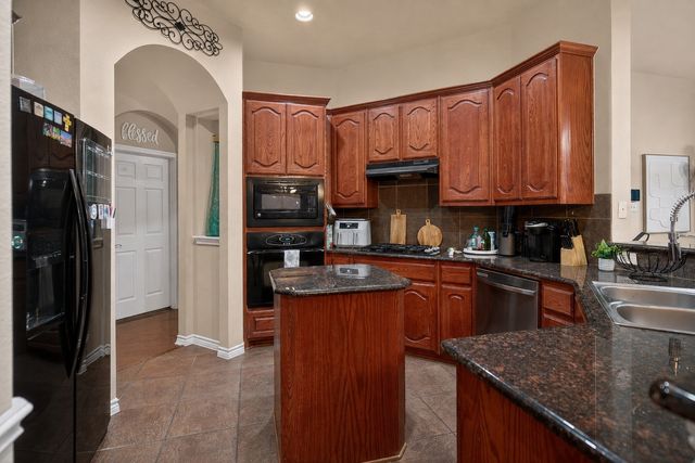 1217 Yukon Drive, Glenn Heights, TX 75154