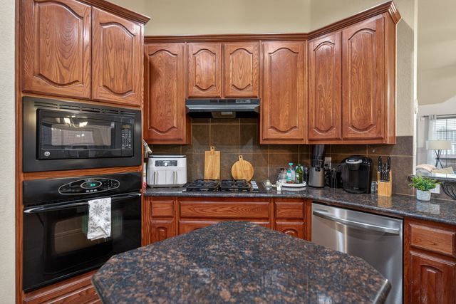 1217 Yukon Drive, Glenn Heights, TX 75154