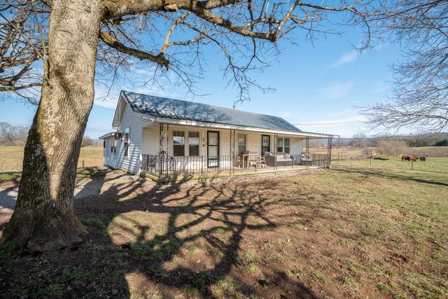 1545 Blue Springs Rd, Sparta, TN 38583