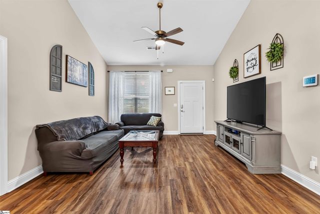 136 N Forest Circle, Marietta, SC 29661