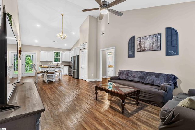 136 N Forest Circle, Marietta, SC 29661