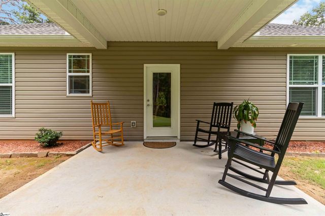 136 N Forest Circle, Marietta, SC 29661