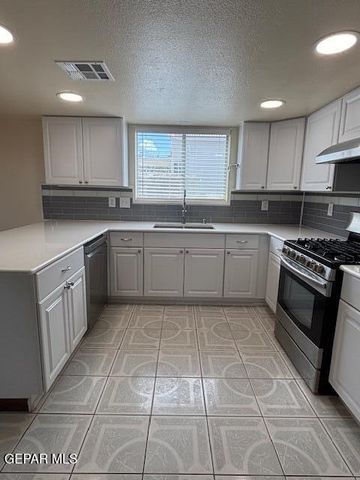 213 BAY CLUB Drive, Santa Teresa, NM 88008