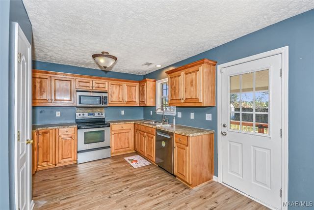 78 Flatwood Road, Wetumpka, AL 36092