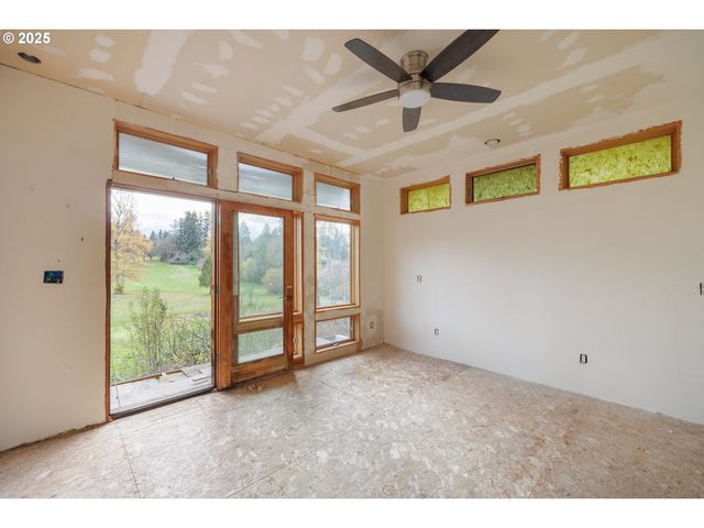 2770 AGATE St, Eugene, OR 97403