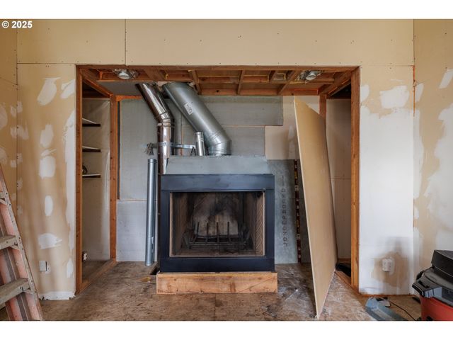 2770 AGATE St, Eugene, OR 97403