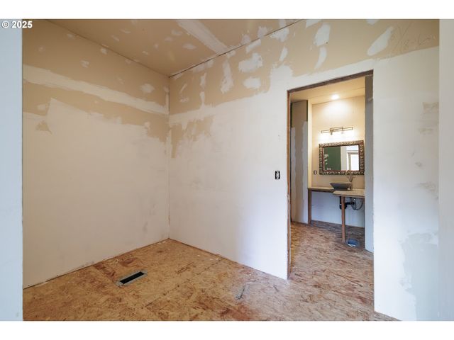 2770 AGATE St, Eugene, OR 97403