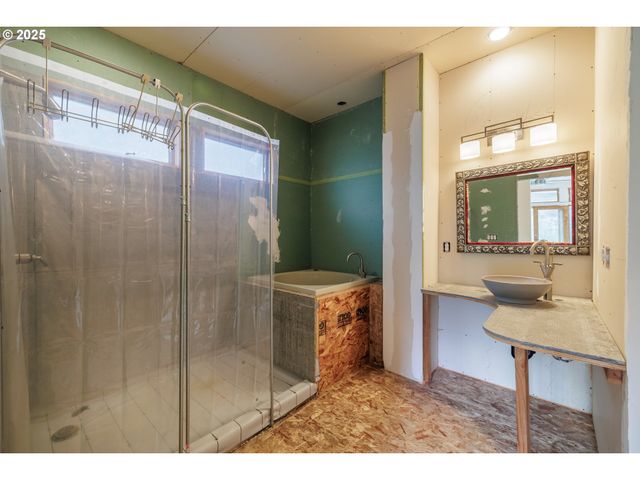 2770 AGATE St, Eugene, OR 97403