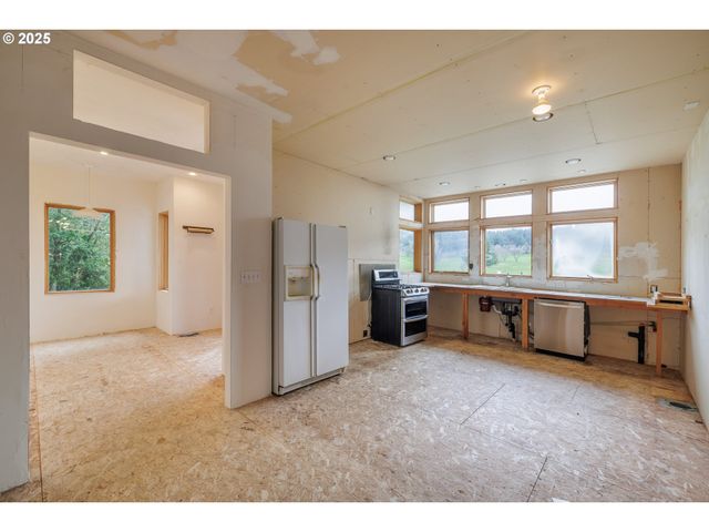 2770 AGATE St, Eugene, OR 97403