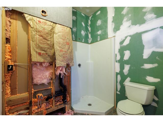 2770 AGATE St, Eugene, OR 97403