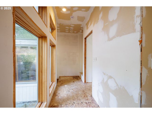 2770 AGATE St, Eugene, OR 97403