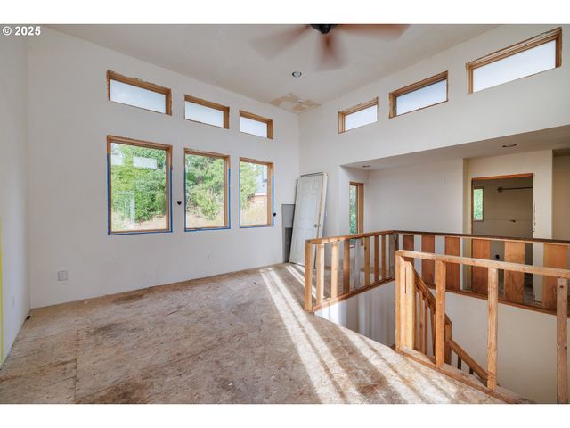 2770 AGATE St, Eugene, OR 97403