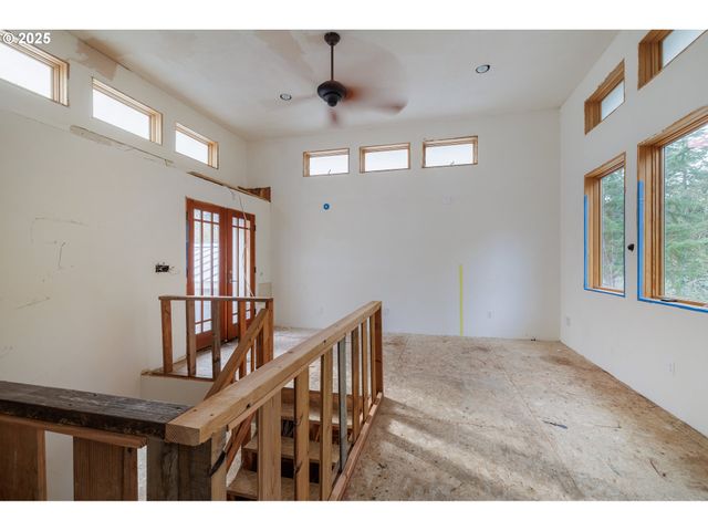 2770 AGATE St, Eugene, OR 97403