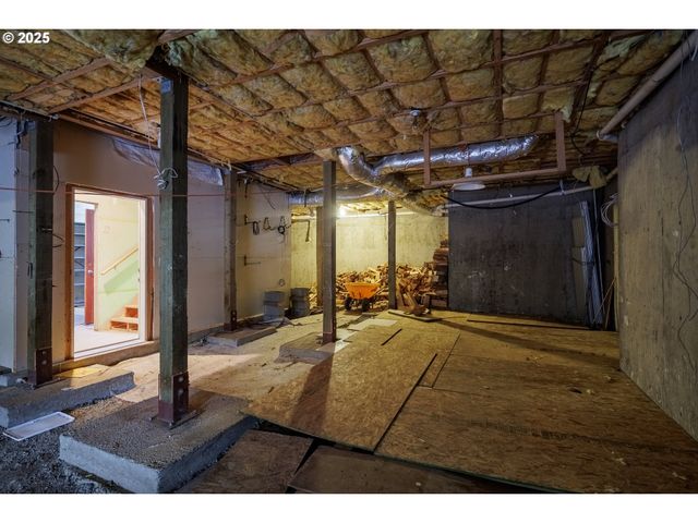 2770 AGATE St, Eugene, OR 97403