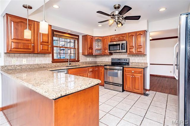 5137 Carriage Trace Drive, St Louis, MO 63128