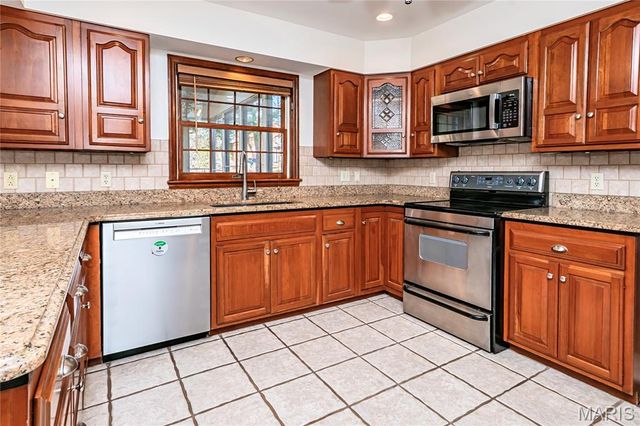 5137 Carriage Trace Drive, St Louis, MO 63128