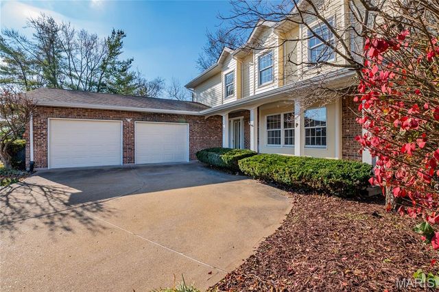 5137 Carriage Trace Drive, St Louis, MO 63128